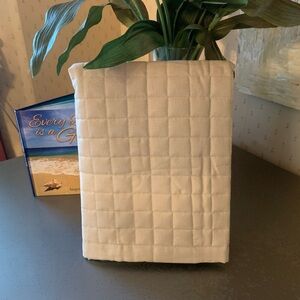 Ann Gish, 1 STANDARD SHAM, NEW NEVER USED, Luxury Linens, 55 Linen, 45 Cotton.